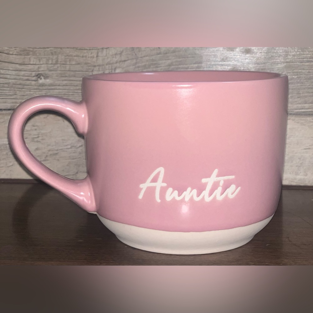 Super Cute 🥰 Pink Auntie Mug perfect for that special auntie - NEW